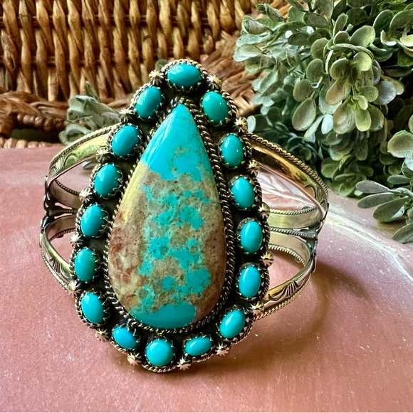925 Sterling Silver Kingman Turquoise Statement Cuff w/ Butterfly Detail - Picture 7 of 14